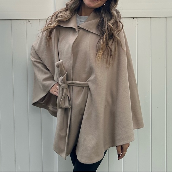 Sentaler cape. Worn once or twice - brand new quality. - Picture 4 of 6